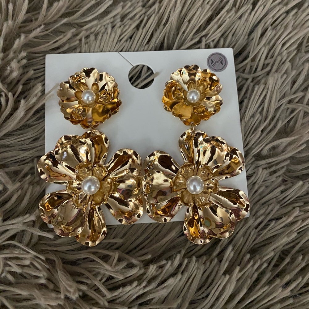 NWT floral earrings